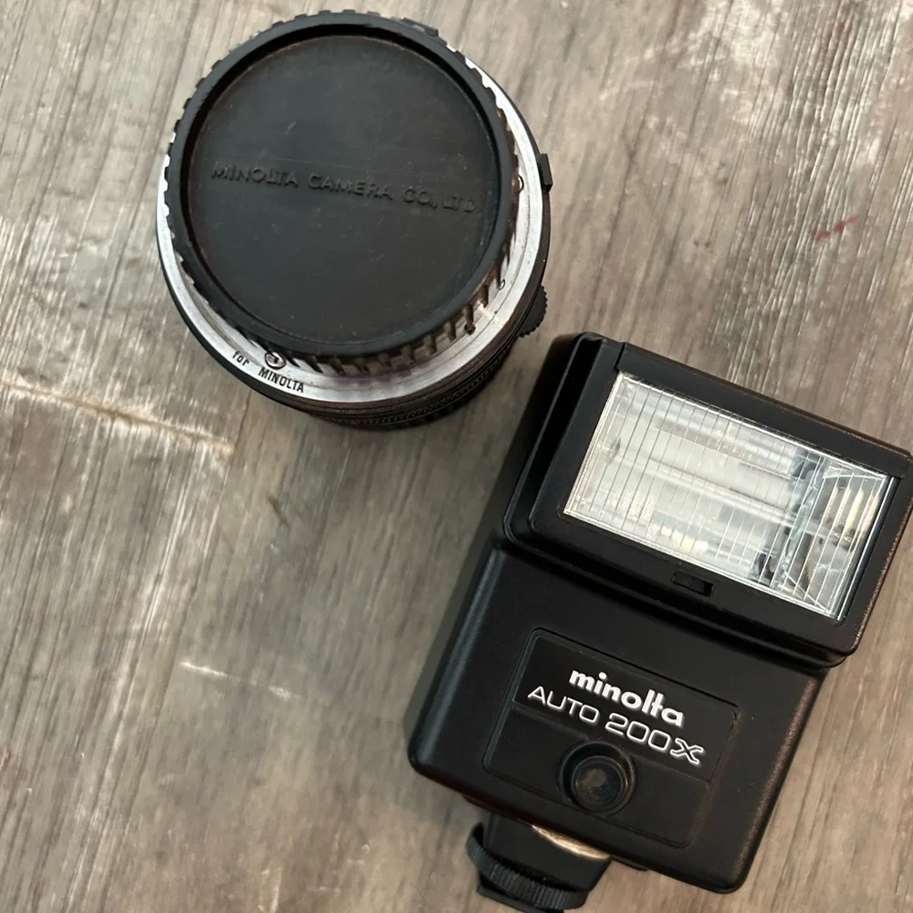 Minolta Auto 200X Flash and Lens Set - Black